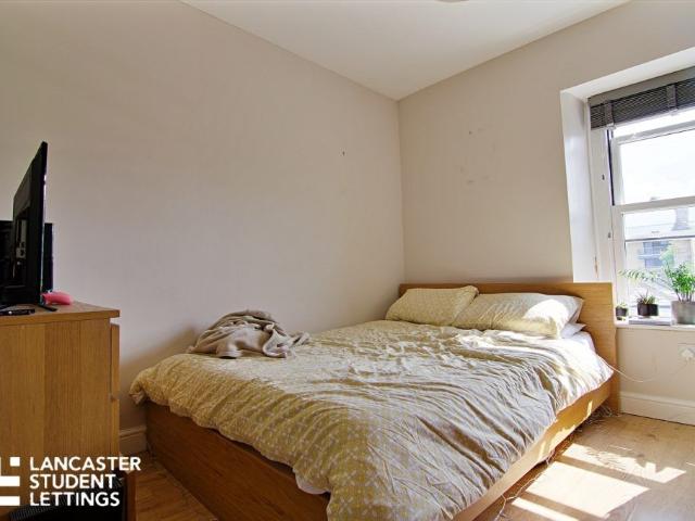 Room for rent in Greaves, Bare