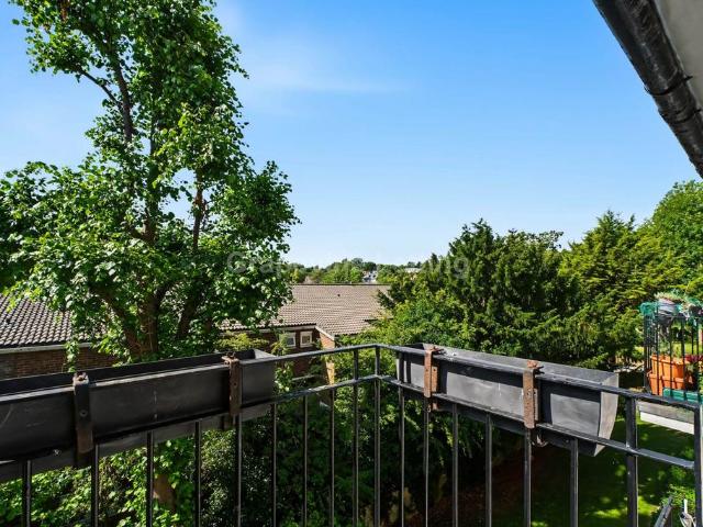 Apartment for rent in Southfields, Greater London