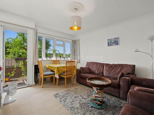 Apartment for rent in Southfields, Greater London