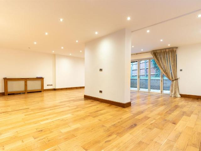 House for rent in Southfields, Greater London