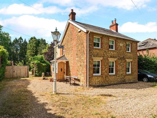 House for rent in Fole, Surrey