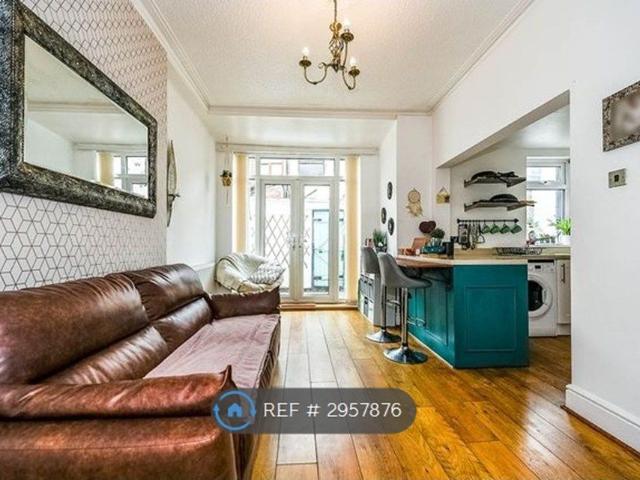 House for rent in Cabbage Hall, Calderstones