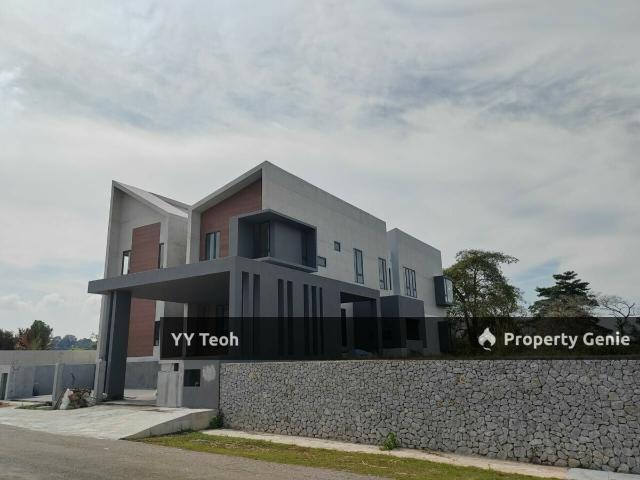 Bungalow for sale in Malaka