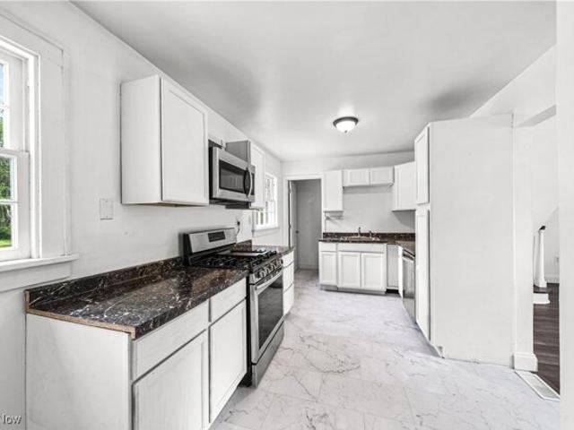 House for sale in Girard