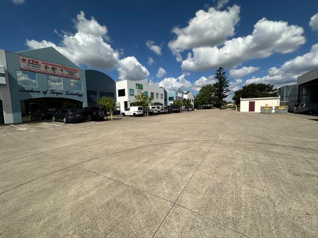 Warehouse for rent in Toombul, Queensland