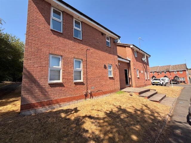 Studio for rent in Callow Hill, Redditch