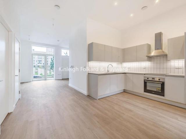 Apartment for rent in Gascoigne Estate, Greater London