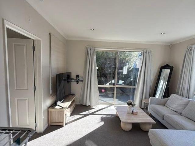 House for rent in Chaslands, Canterbury