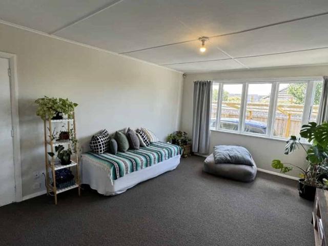 House for rent in Chaslands, Canterbury