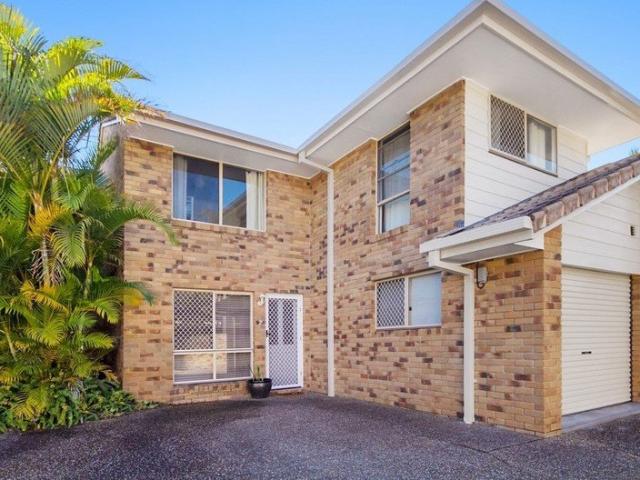 Villa for rent in Elanora, Gold Coast City
