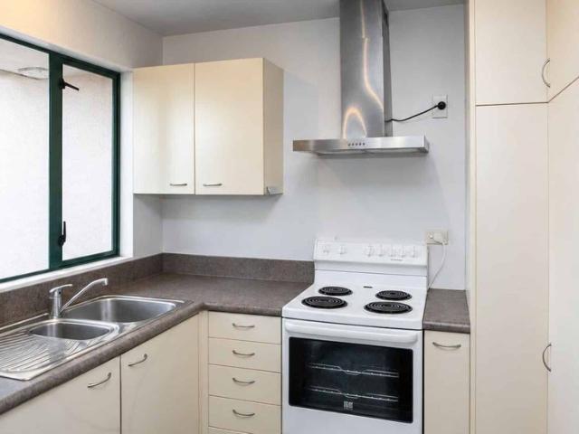 Townhouse for rent in Heathcote, Canterbury