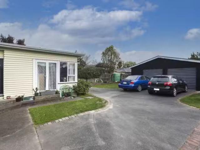 House for rent in Chaslands, Canterbury