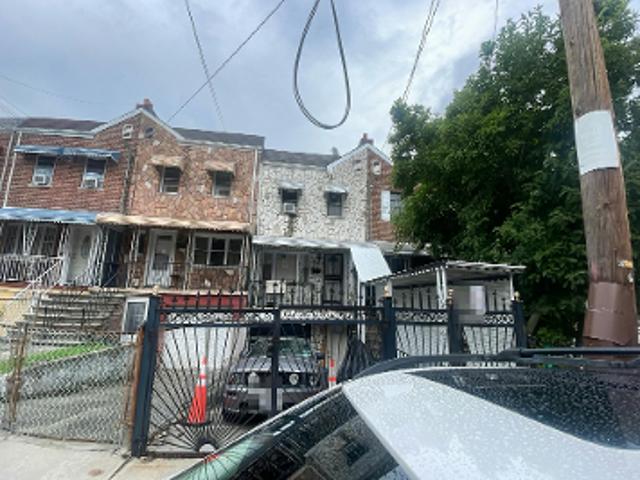 House for sale in The Bronx, Arverne