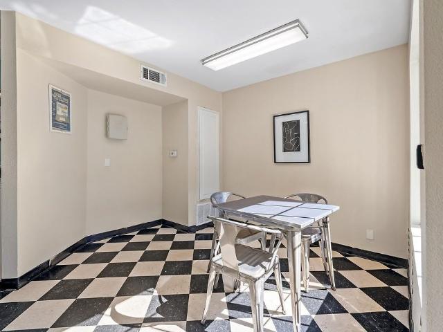 Apartment for rent in Canoga Park, California
