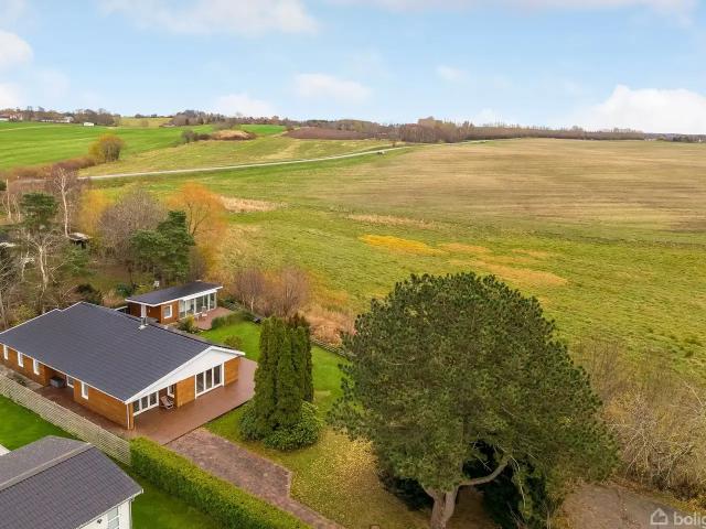 Ejendom til salg i Udsholt Strand, Brøndby