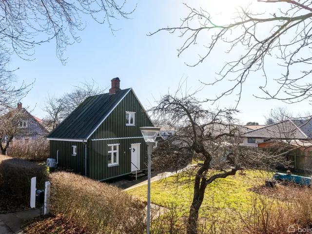 Ejendom til salg i Klemensker, Brøndby