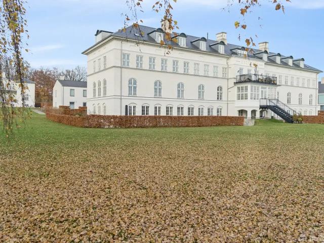 Ejendom til salg i Kongens Lyngby  , Brøndby