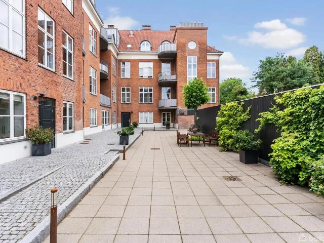 Ejendom til salg i Frederiksberg C, Brøndby