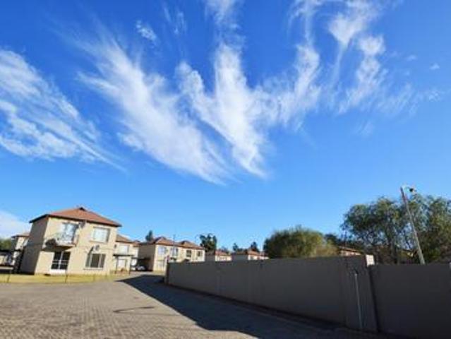 Apartment for sale in Oranjeville, Free State