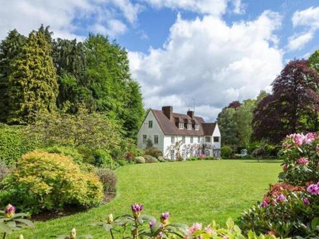 House for sale in Farnham, Waverley