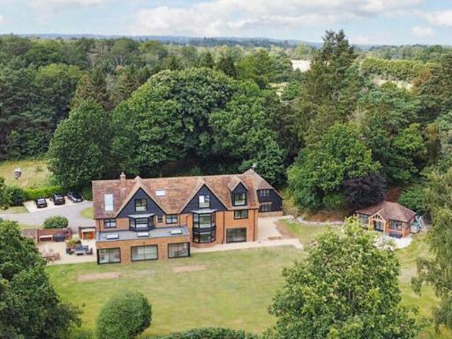 House for sale in Farnham, Waverley