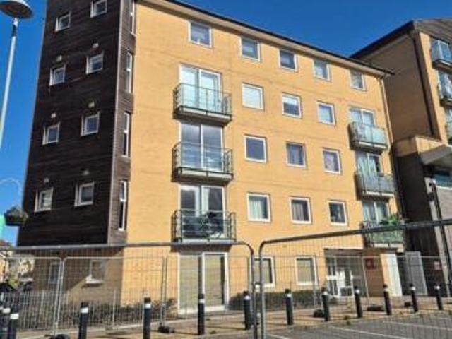 House for sale in London Borough of Hounslow, Cat Hill