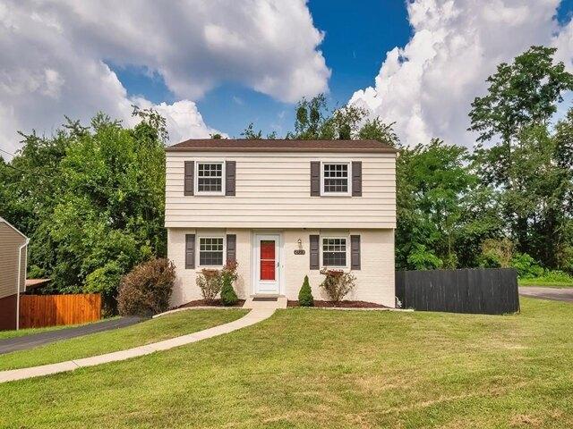 House for sale in Allison Park