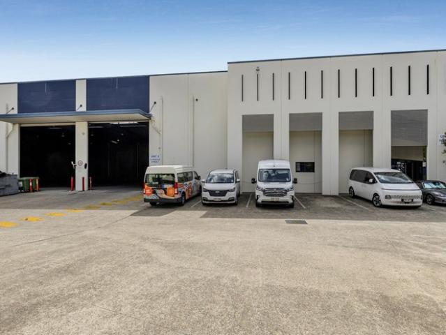 Warehouse for rent in Toombul, Queensland