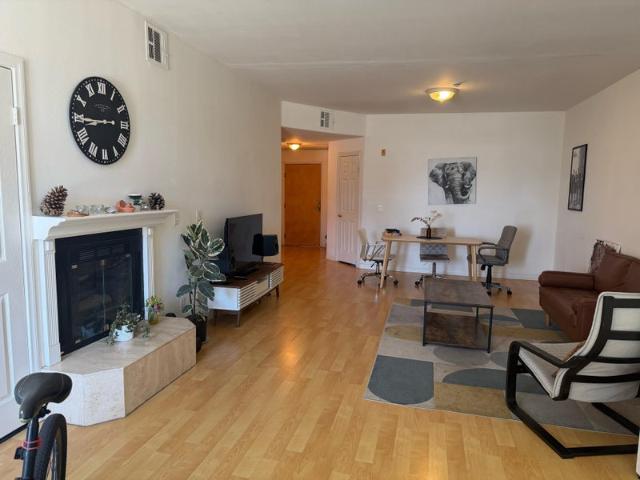 Room for rent in Canoga Park, California