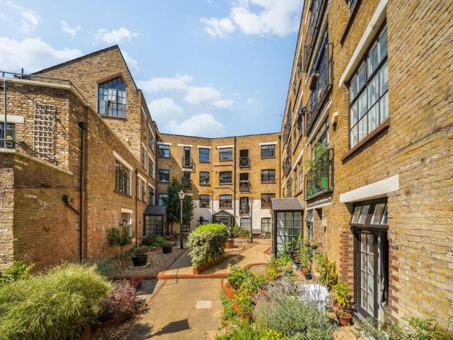 House for rent in Shacklewell, Greater London