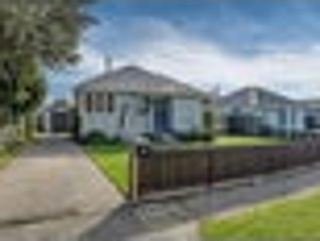 House for sale in Chaslands, Canterbury