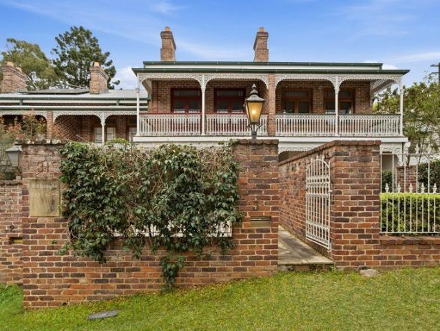 Townhouse for rent in Indooroopilly, Greater Brisbane