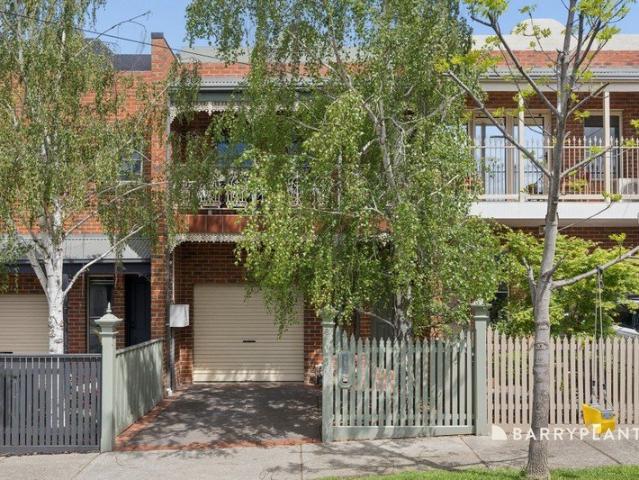 Townhouse for sale in Preston, Melbourne