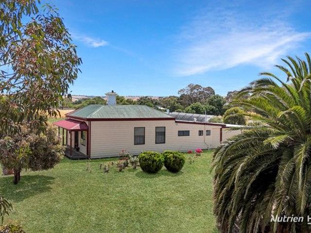 House for sale in Victoria