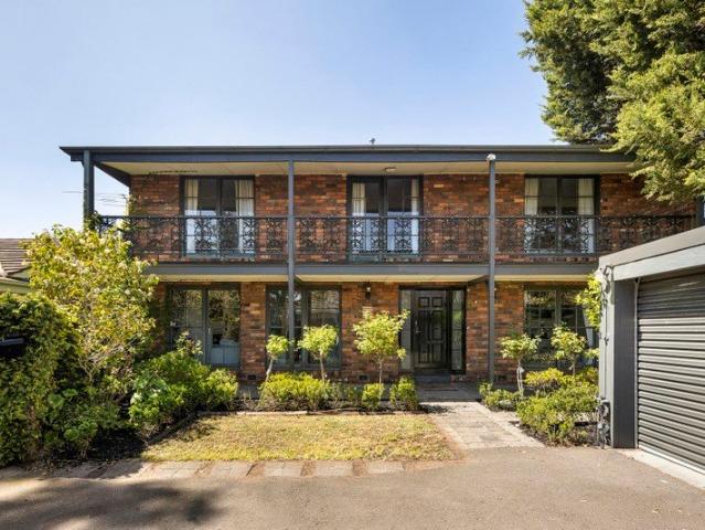 Townhouse for sale in Brighton, Melbourne