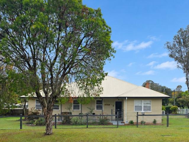 House for sale in Crows Nest