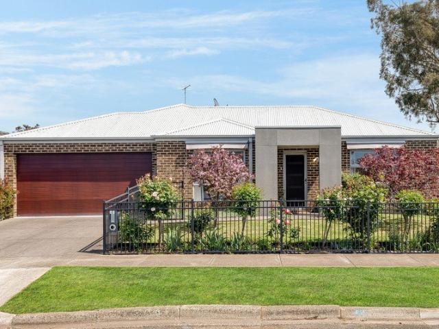 Townhouse for sale in Hamlyn Heights, Geelong