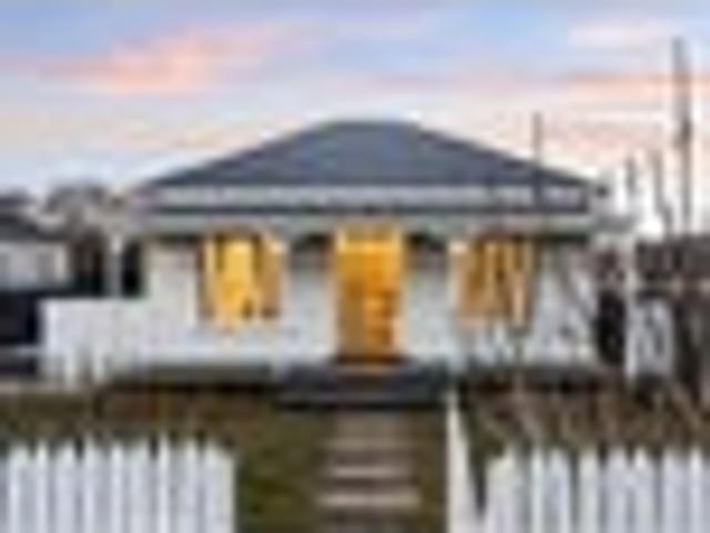 House for sale in Chaslands, Canterbury