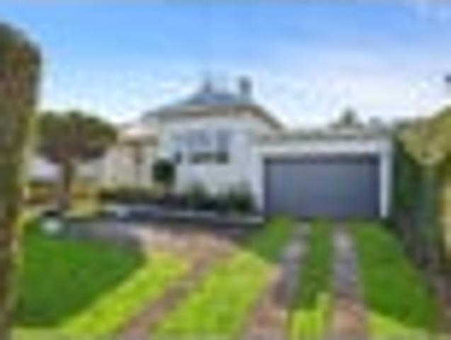 House for sale in Royal Oak