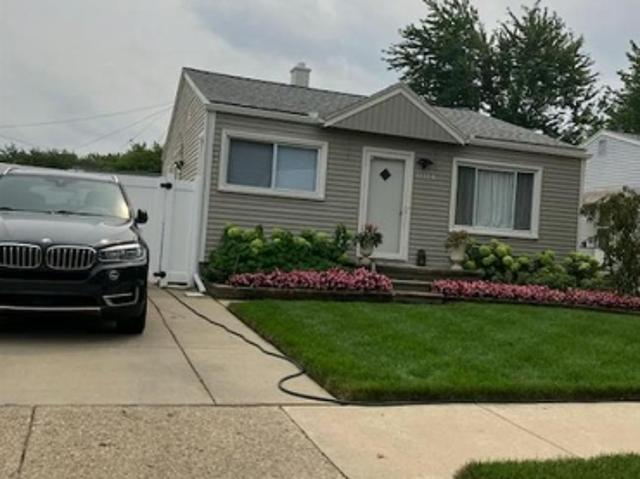 House for sale in Warren, Macomb County