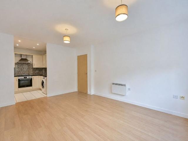 Apartment for rent in Blackhills, Surrey
