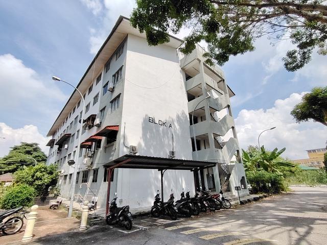 Flat for sale in Malaka