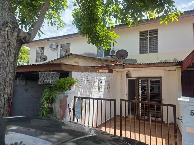 Townhouse for sale in Malaka