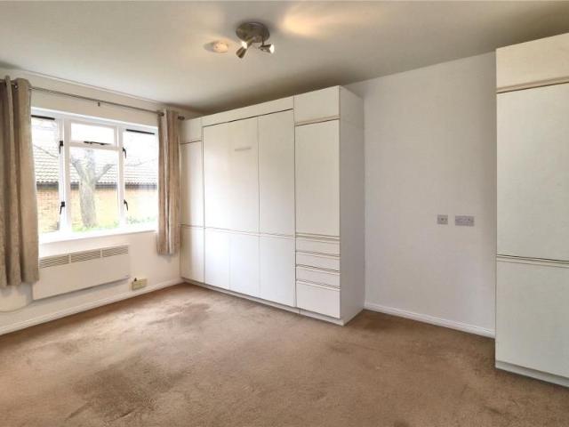 Studio for rent in Maybury, Woking
