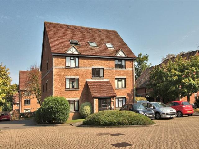 Studio for rent in Maybury, Woking