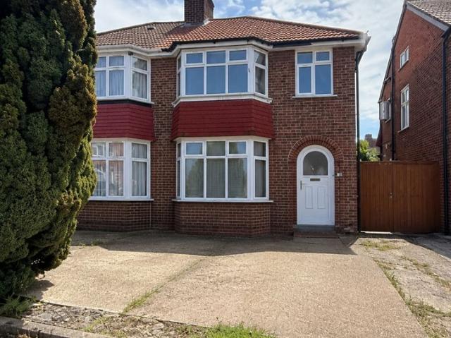 House for rent in Kingsbury, Greater London