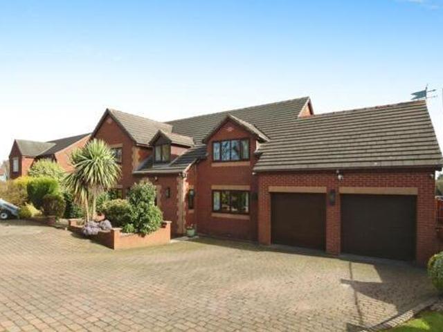 House for sale in Mapplewell, South Yorkshire