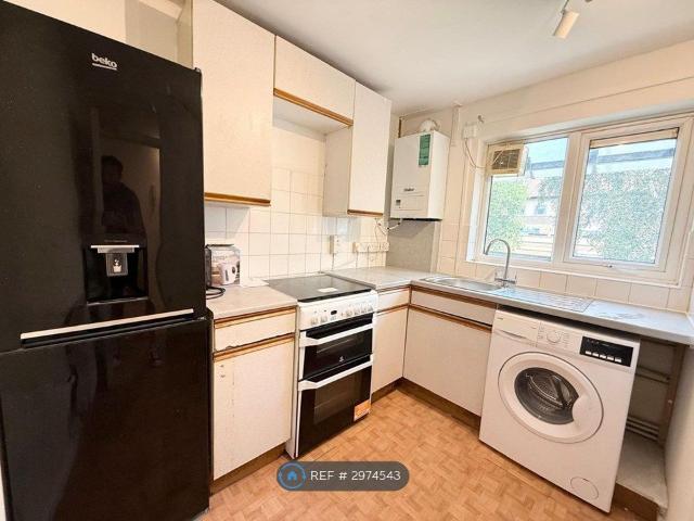 Apartment for rent in Clayhall, Greater London
