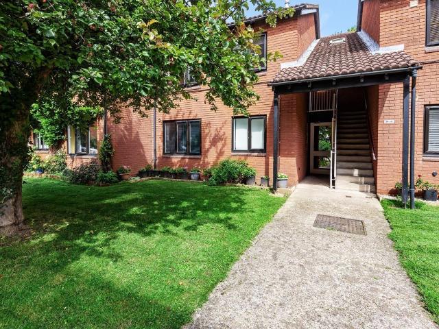 Apartment for rent in Norbiton, Greater London