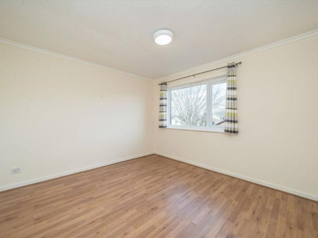 Townhouse for rent in Norbiton, Greater London